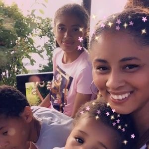 Meet your Posher, Claudia